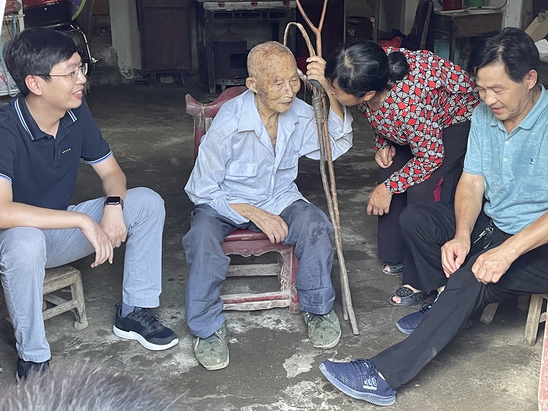 區(qū)人大代表、集團(tuán)副總馮小龍走訪潘塘福利院為老人送關(guān)懷
